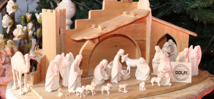 Our extensive selection of accessories for wood carving nativity scenes, made in Val Gardena, Italy